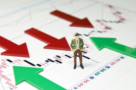 股票配资信息全攻略：低门槛资金方案与风险识别要点